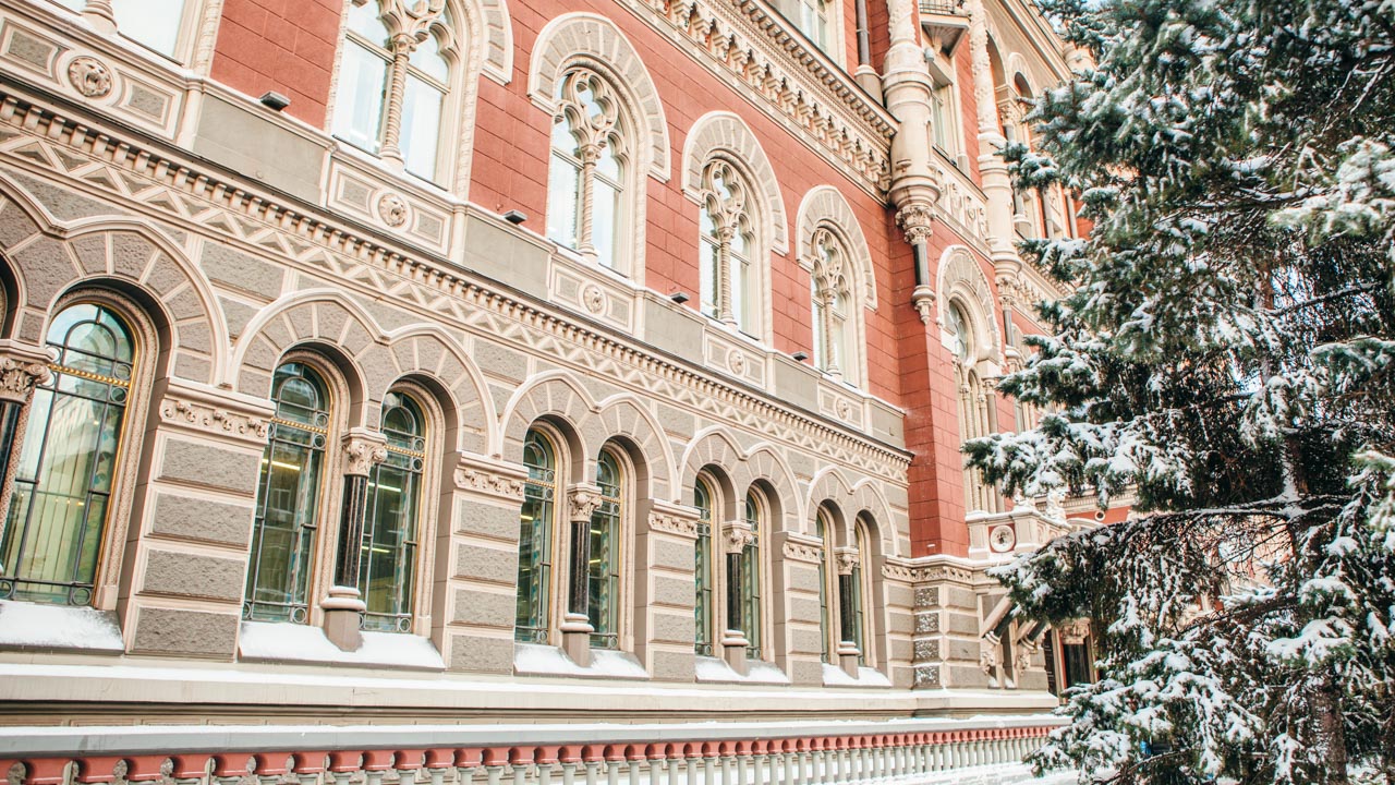 Національний банк у січні 2026 року застосував до одного банку і чотирнадцяти небанківських фінансових установ заходи впливу за порушення вимог законодавства у сфері фінансового моніторингу та валютного законодавства